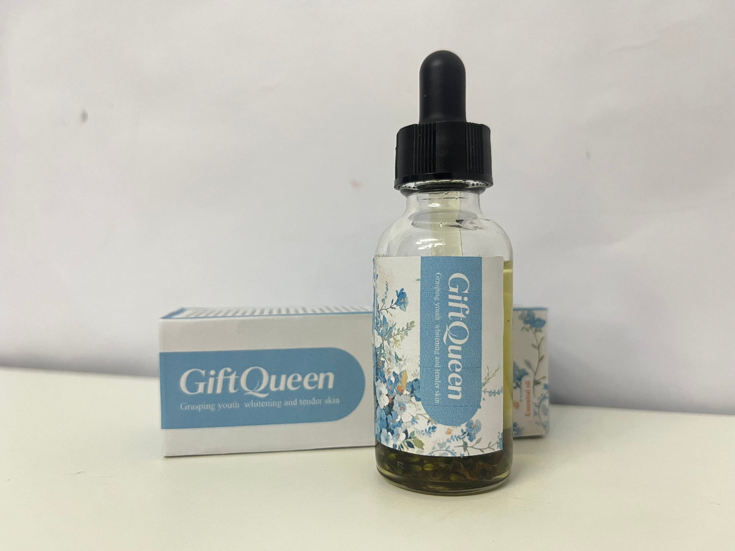 GiftQueen Floral Essential Oil, Brightening & Tendering Skin, Plant-Extracted, Dropper Design, Aromatic Care Oil