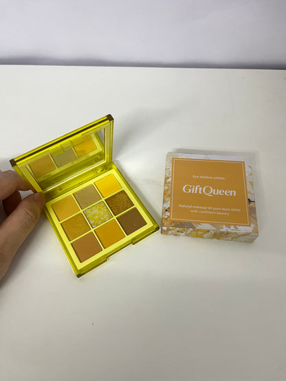 GiftQueen Floral Eyeshadow Palette, Blue & White Flower Design, Matte/Pearl/Shimmer Multi-Textures, Highly Pigmented Long-Lasting Easy to Blend