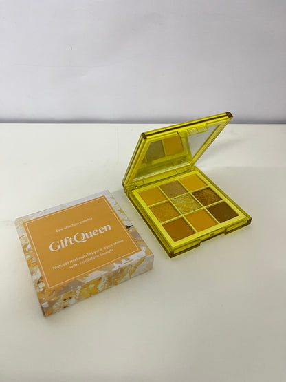 GiftQueen Floral Eyeshadow Palette, Blue & White Flower Design, Matte/Pearl/Shimmer Multi-Textures, Highly Pigmented Long-Lasting Easy to Blend