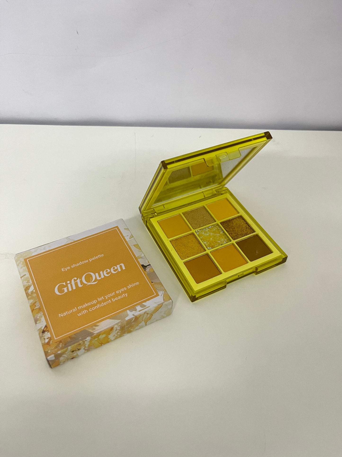 GiftQueen Floral Eyeshadow Palette, Blue & White Flower Design, Matte/Pearl/Shimmer Multi-Textures, Highly Pigmented Long-Lasting Easy to Blend