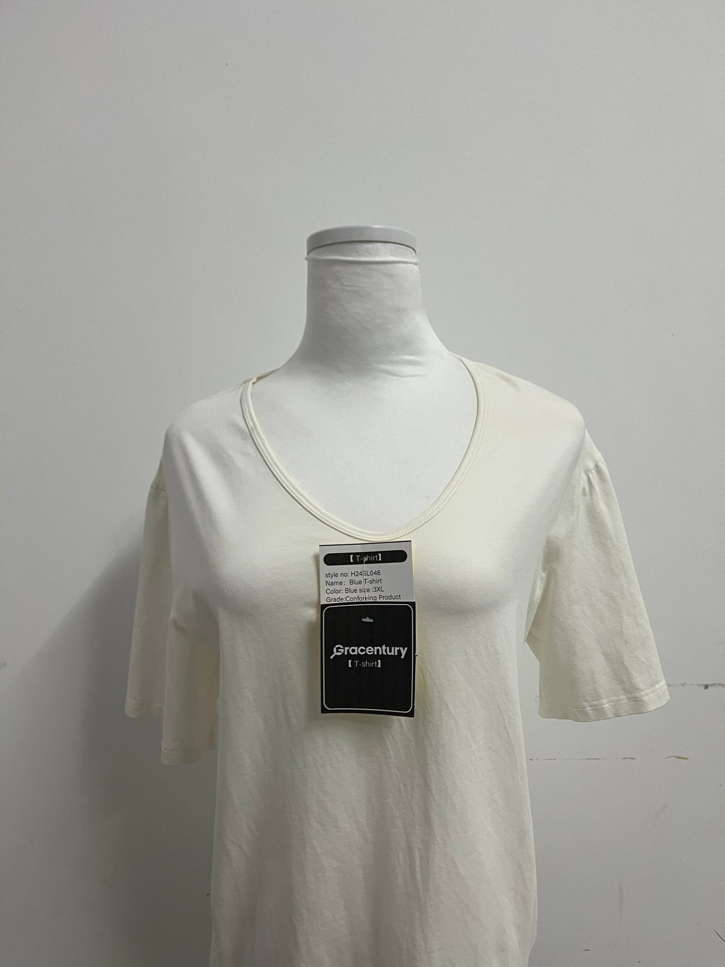 Gracentury White V-Neck Short-Sleeve T-Shirt - A Versatile Essential for Daily Wear