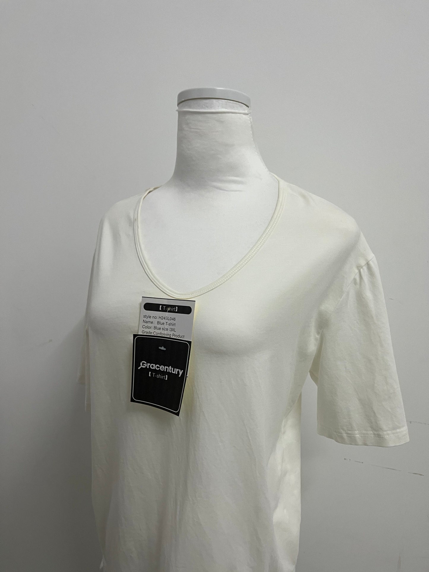 Gracentury White V-Neck Short-Sleeve T-Shirt - A Versatile Essential for Daily Wear