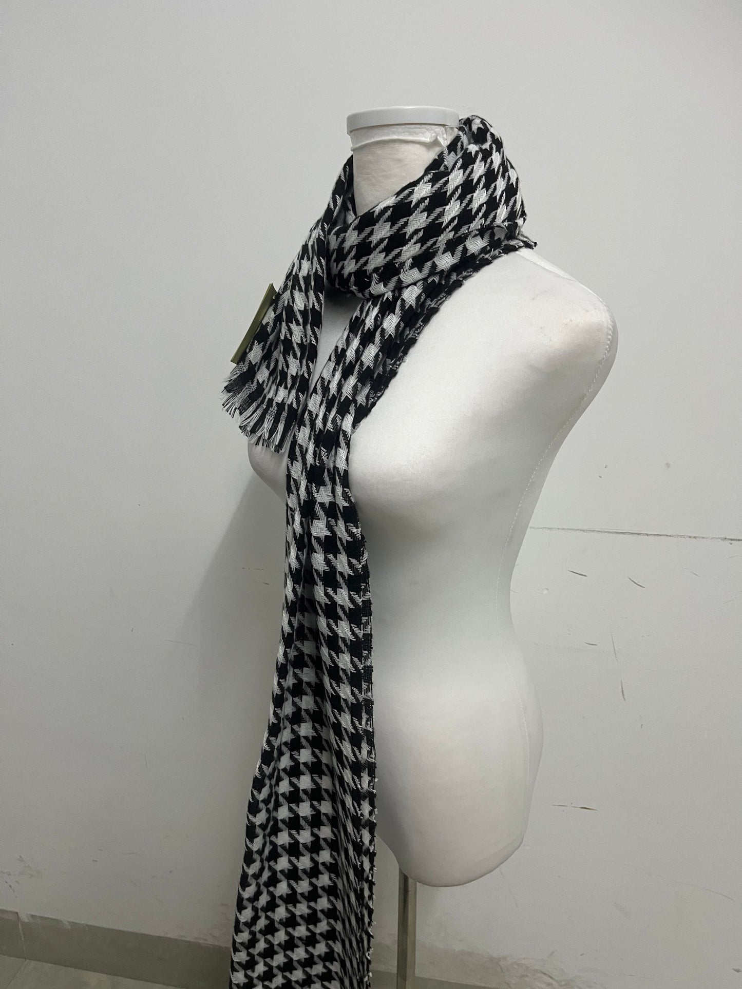 Gritop Houndstooth Fringe Scarf A Vintage & Versatile Essential for Autumn/Winter Styling