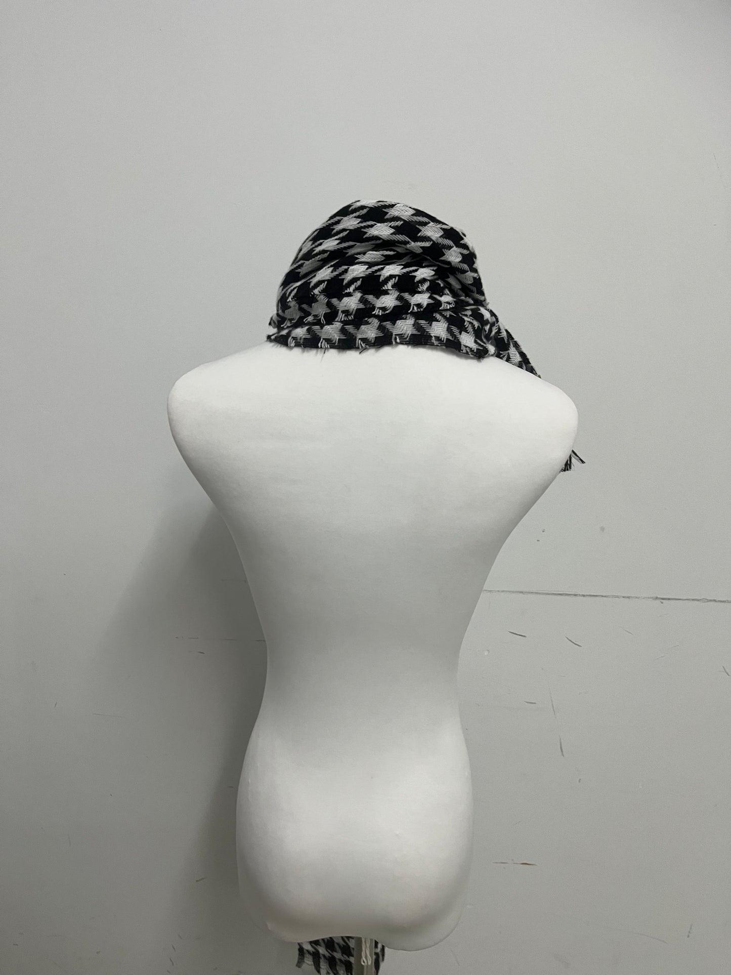 Gritop Houndstooth Fringe Scarf A Vintage & Versatile Essential for Autumn/Winter Styling