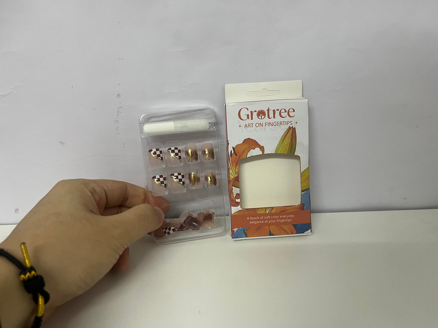 [Grotree False nails]——Checkerboard & Gold Foil Press-On Nails - Short Length Versatile Nail Art Stickers