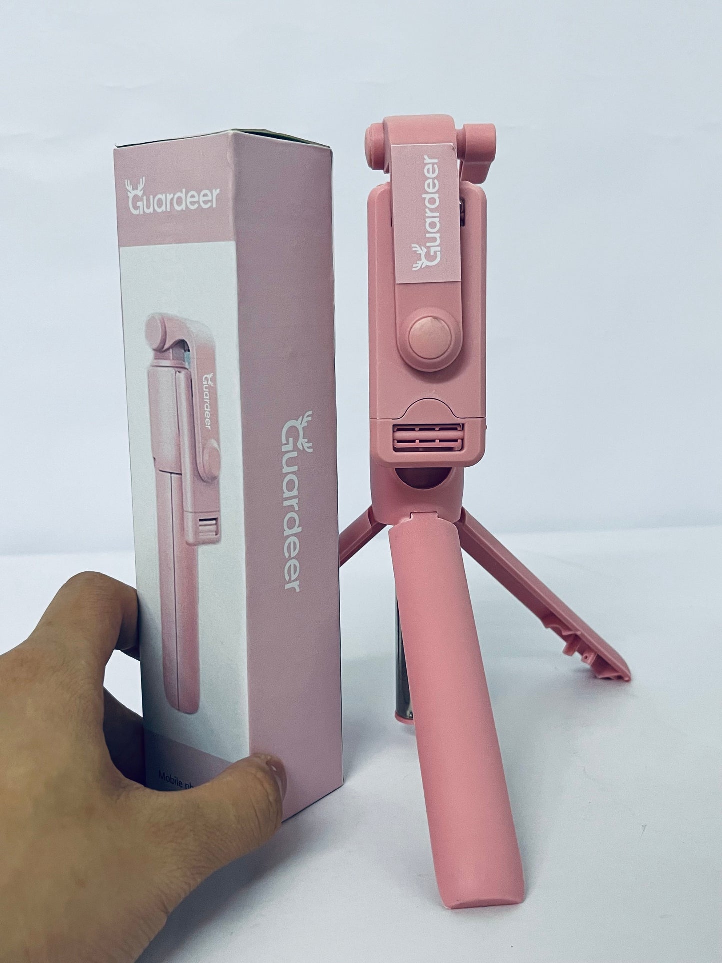 Guardeer   67‘’ Selfie Stick Tripod, Phone Tripod with Wireless Remote Control, Portable Selfie Stick for Photograph, Live Streaming, Video Recording, Compatible with All Cell Phones, Pink