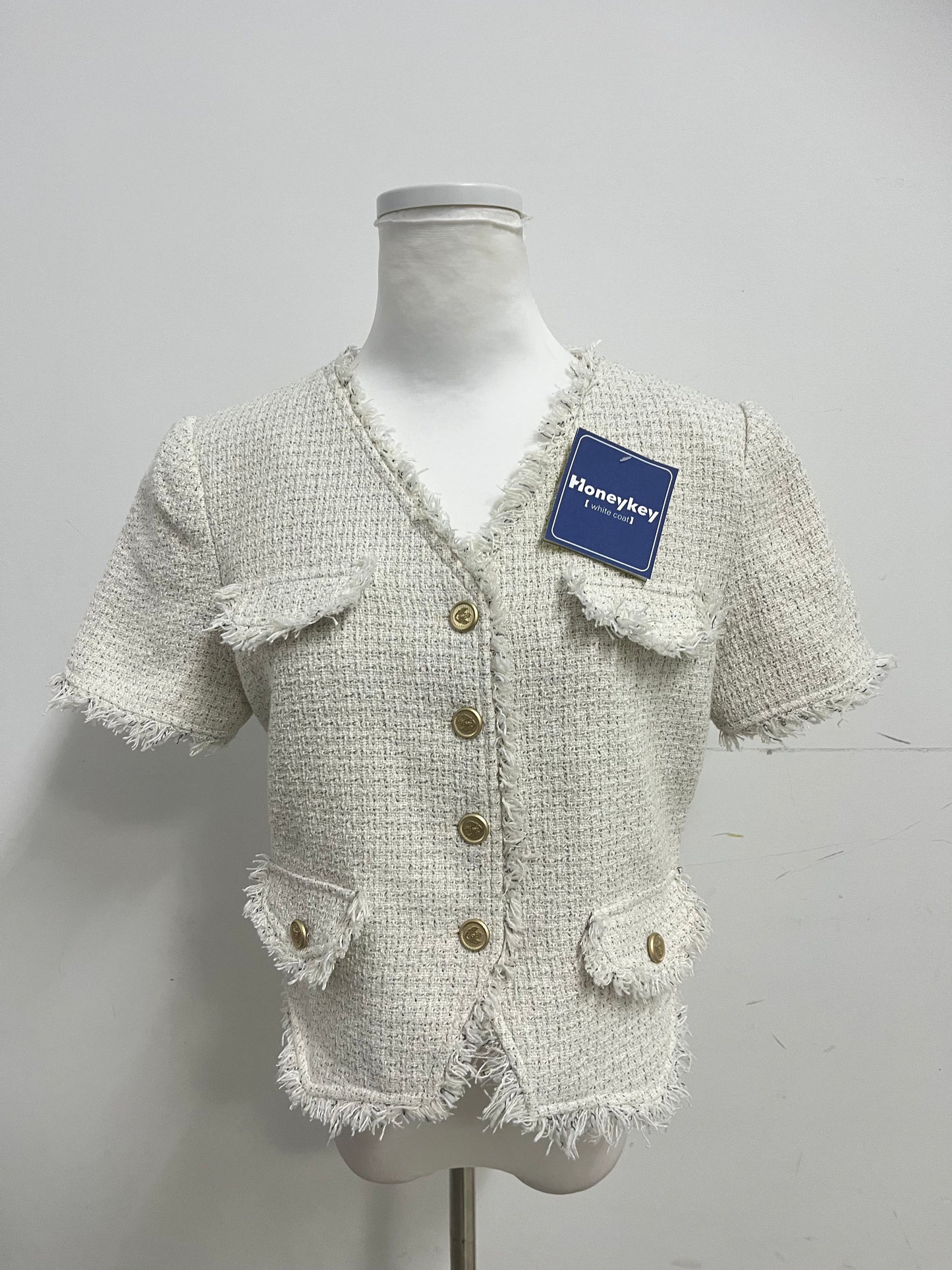 【Honeykey White Textured Cropped Coat】—— Chic & Versatile Daily Outerwear