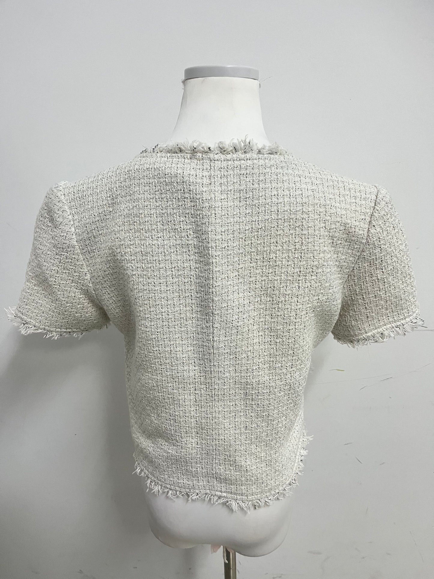 【Honeykey White Textured Cropped Coat】—— Chic & Versatile Daily Outerwear
