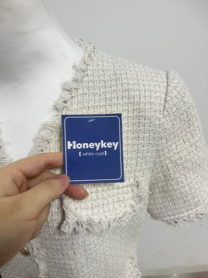 【Honeykey White Textured Cropped Coat】—— Chic & Versatile Daily Outerwear