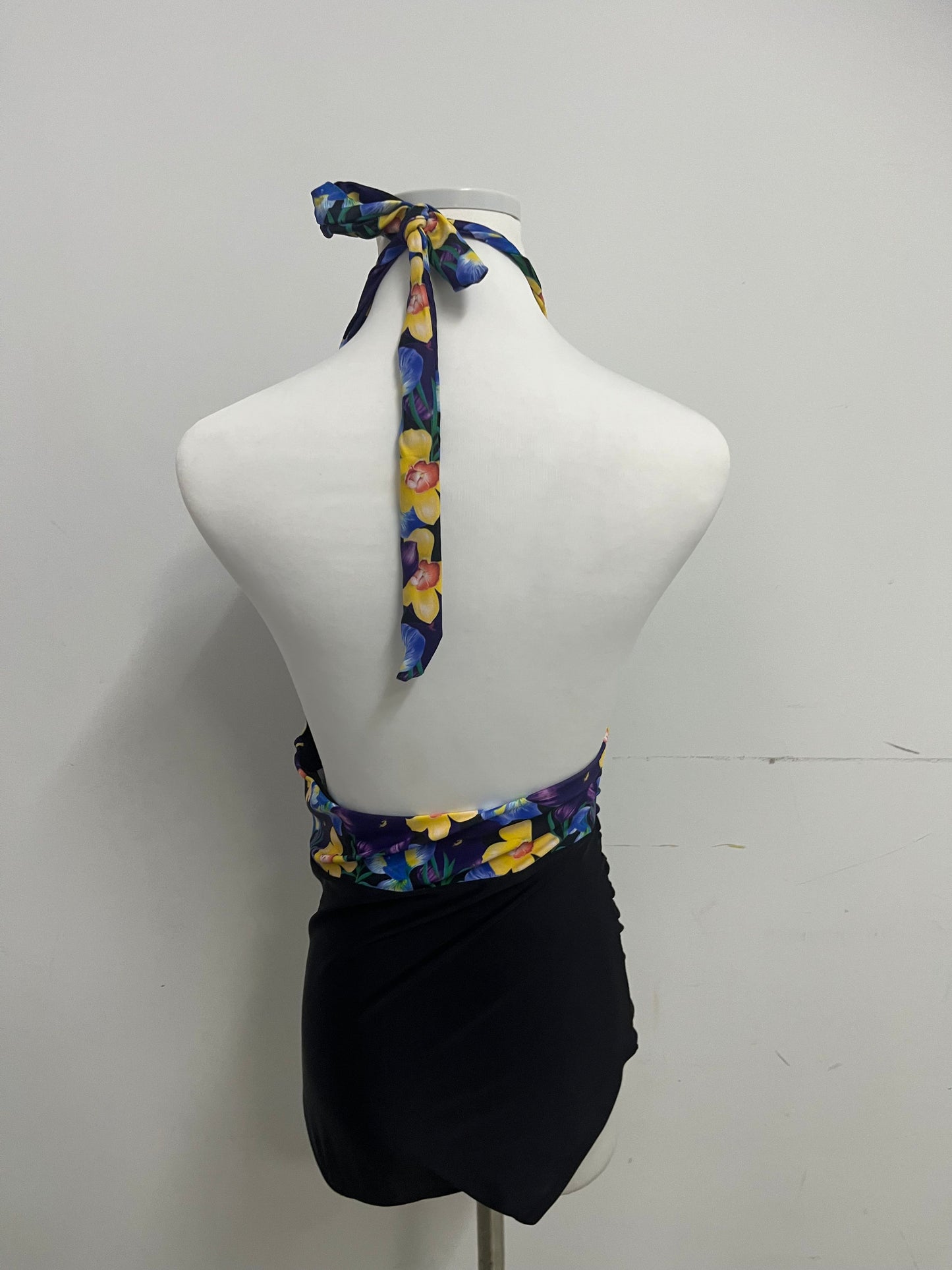 Hoshinok Printed Halter One-Piece Swimsuits Retro Style Slimming & Flattering Eye-Catching Choice for Beach Vacations