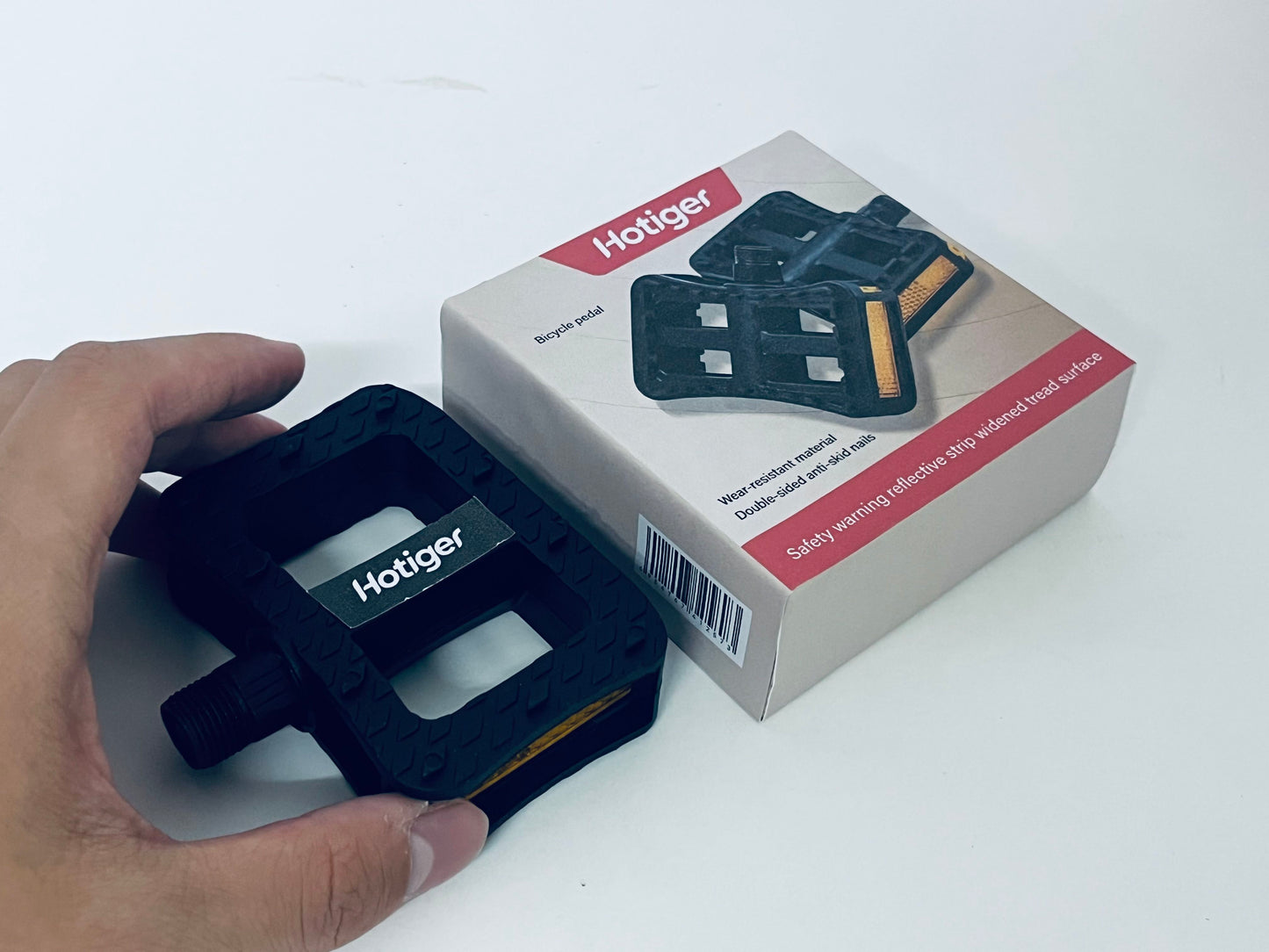 Hotiger Bicycle Pedals, Wear-Resistant Material with Double-Sided Anti-Skid Nails, Safety Reflective Strip & Widened Tread Surface, Universal for Mountain Bikes & Road Bikes