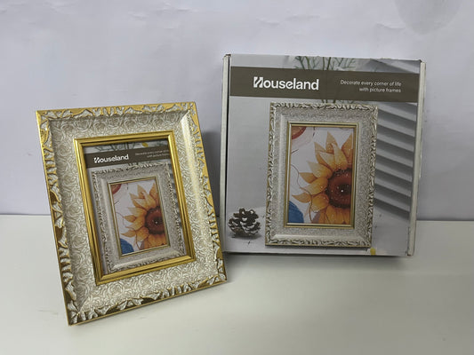 【Houseland Vintage Embossed Photo Frame】—— Elegant Blend of Decor & Memory Display