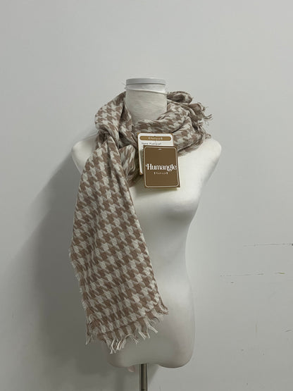 【Humangle Houndstooth Plush Scarf】—— Timeless Warmth & Versatile Style