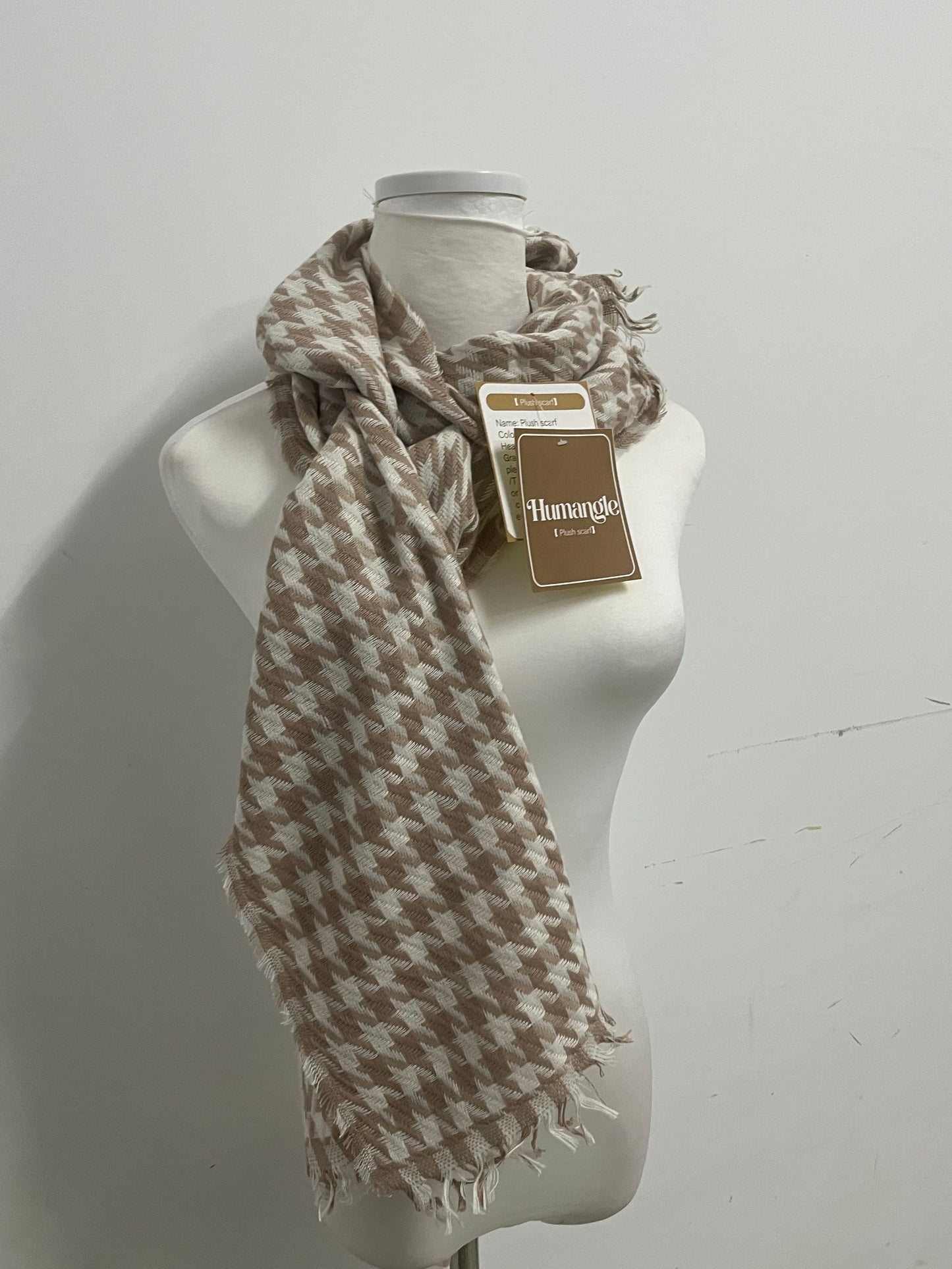 【Humangle Houndstooth Plush Scarf】—— Timeless Warmth & Versatile Style