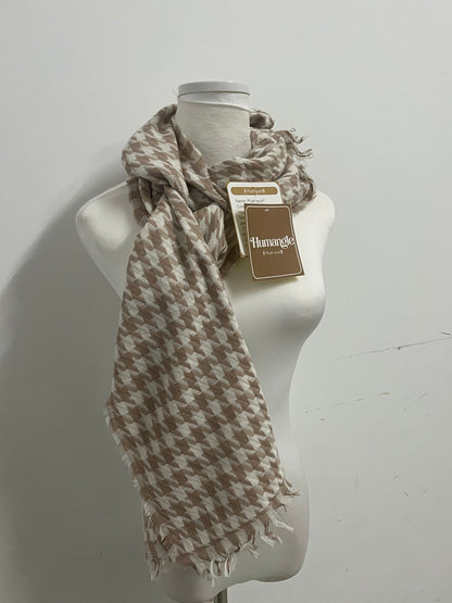 【Humangle Houndstooth Plush Scarf】—— Timeless Warmth & Versatile Style
