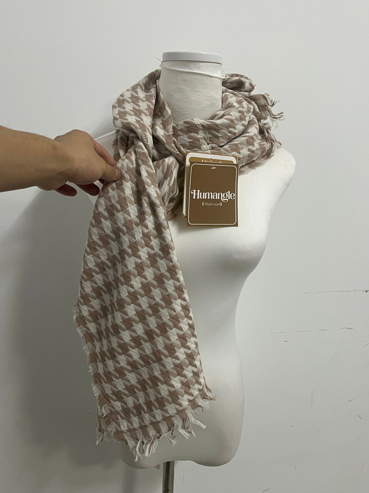 【Humangle Houndstooth Plush Scarf】—— Timeless Warmth & Versatile Style