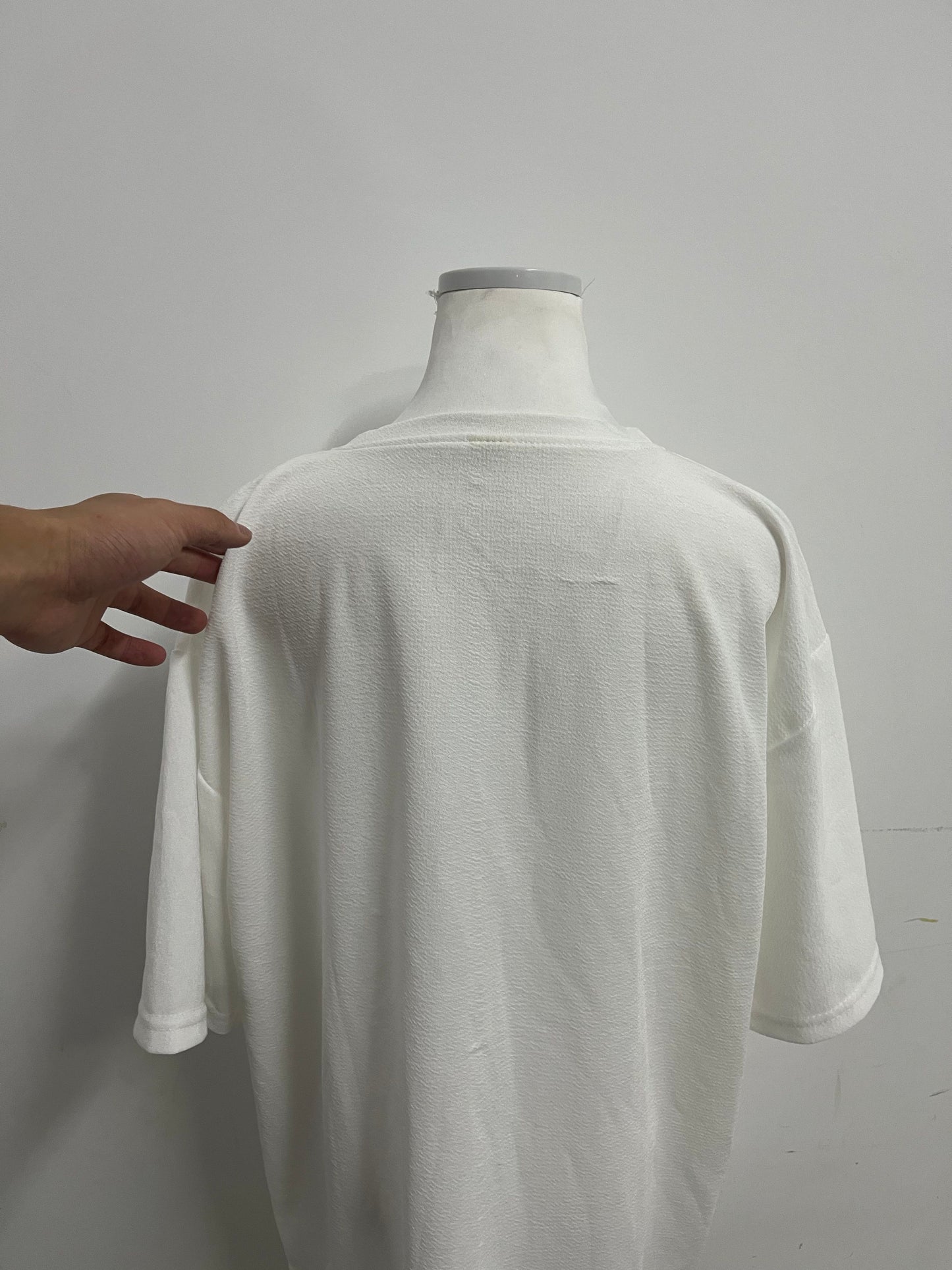 IQFREE White Oversized Mid-Sleeve T-Shirt Textured Fabric A Comfortable & Versatile Item for Daily Leisure