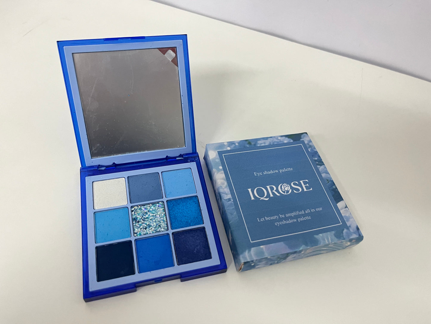 IQROSE Deep Sea Blue 9-Color Eyeshadow Palette Multi-Texture Fit A Creative Item for Personalized Eye Makeup
