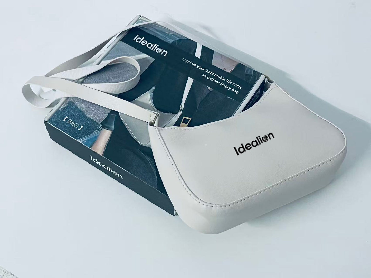 【Idealion Minimalist White Handbag】—— Fashionable Companion for Daily Style