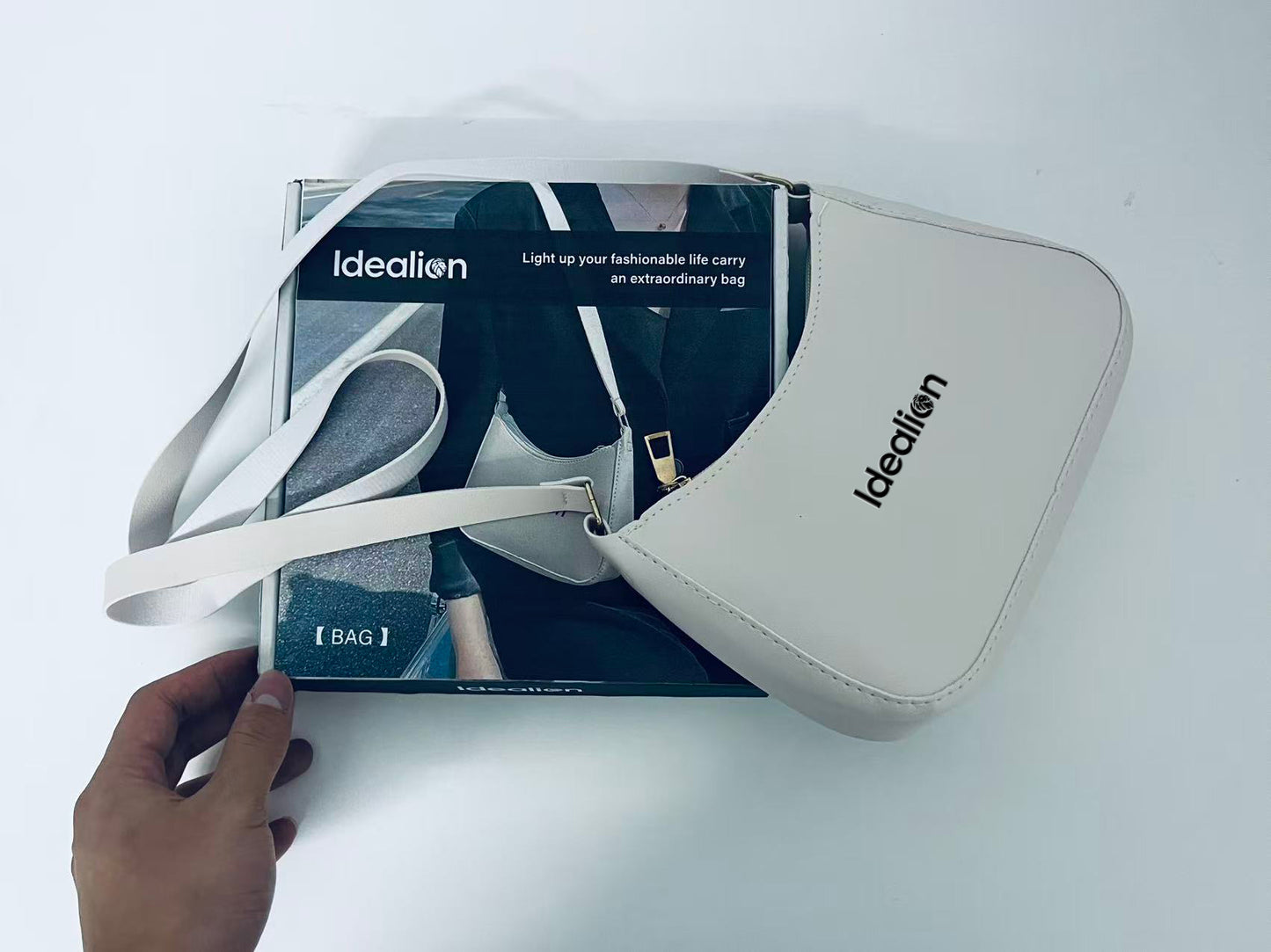 【Idealion Minimalist White Handbag】—— Fashionable Companion for Daily Style