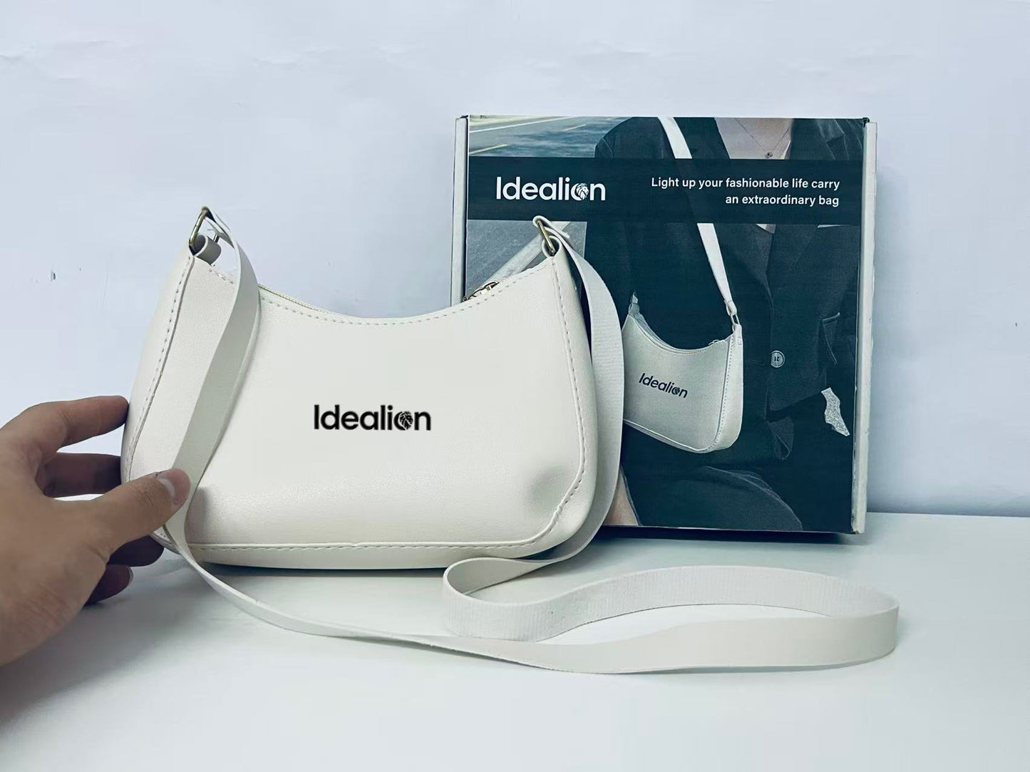【Idealion Minimalist White Handbag】—— Fashionable Companion for Daily Style