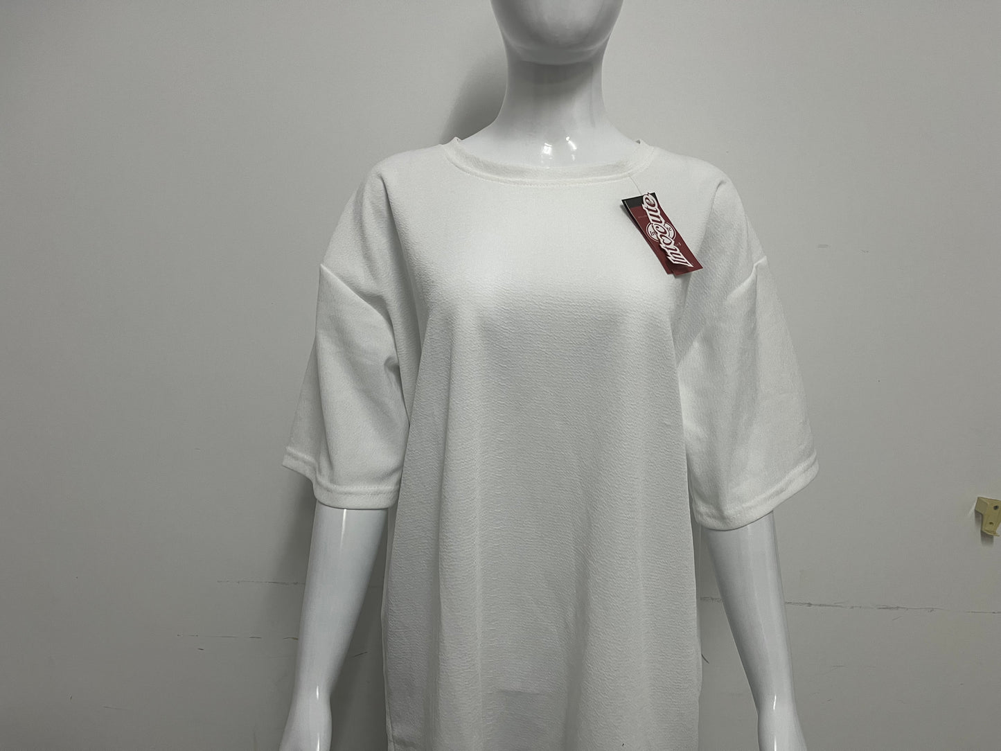 「Intocute T-shirts」——Loose Textured White T-Shirt - Minimalist Versatile Top