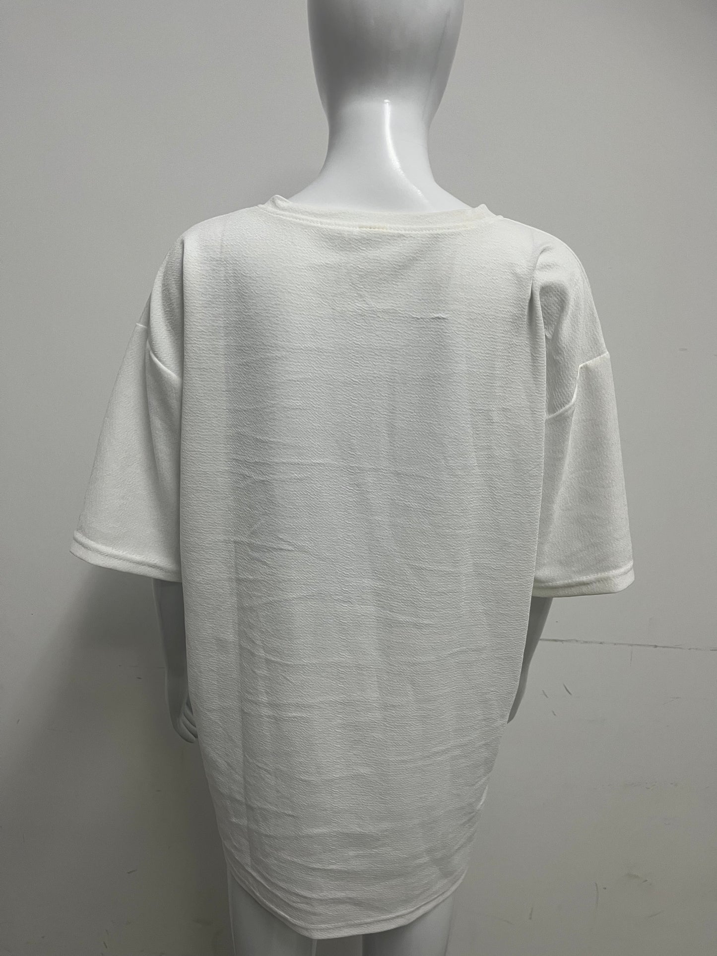 「Intocute T-shirts」——Loose Textured White T-Shirt - Minimalist Versatile Top