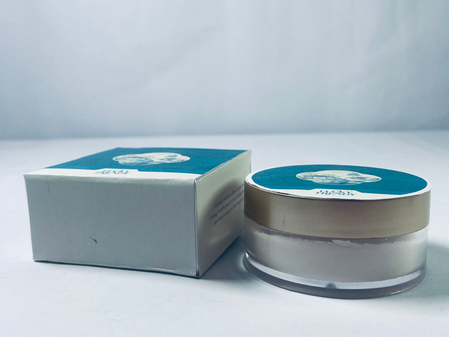 LUCKY TRENDY  Soft Focus Loose Face Powder, Lightweight, Matte, Oil Control, Shine Free, Talc-Free Face Powder Makeup, 24H Longwear Finishing Powder, 03 white For Sensitive