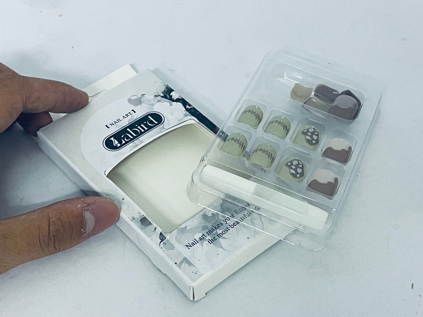 Labird Art Fake Nails, Retro Mushroom & Stitch Design Press on Nails, Niche High-end Finished Nail Art, Reusable & Multi-Occasion Suitable
