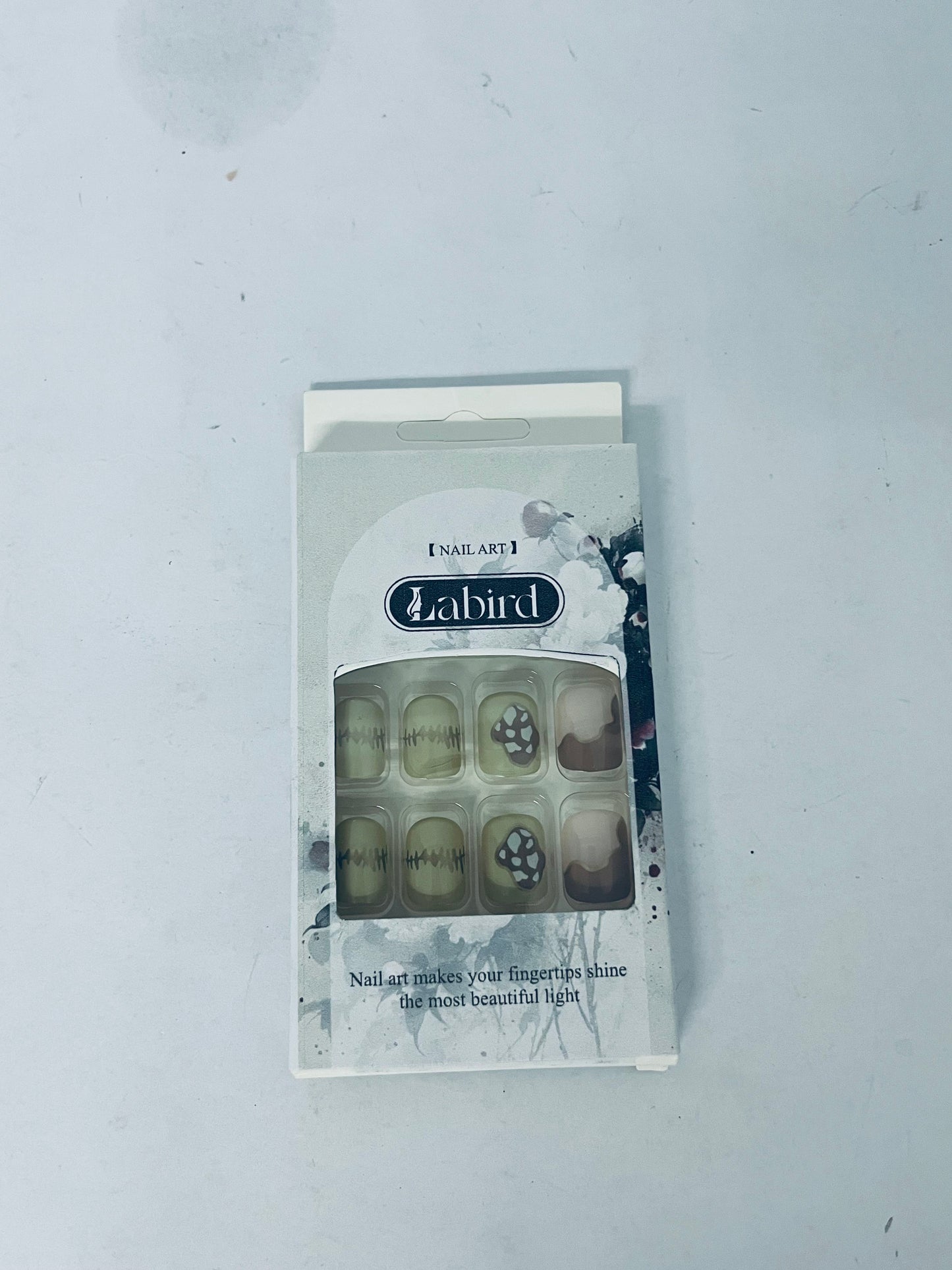 Labird Art Fake Nails, Retro Mushroom & Stitch Design Press on Nails, Niche High-end Finished Nail Art, Reusable & Multi-Occasion Suitable