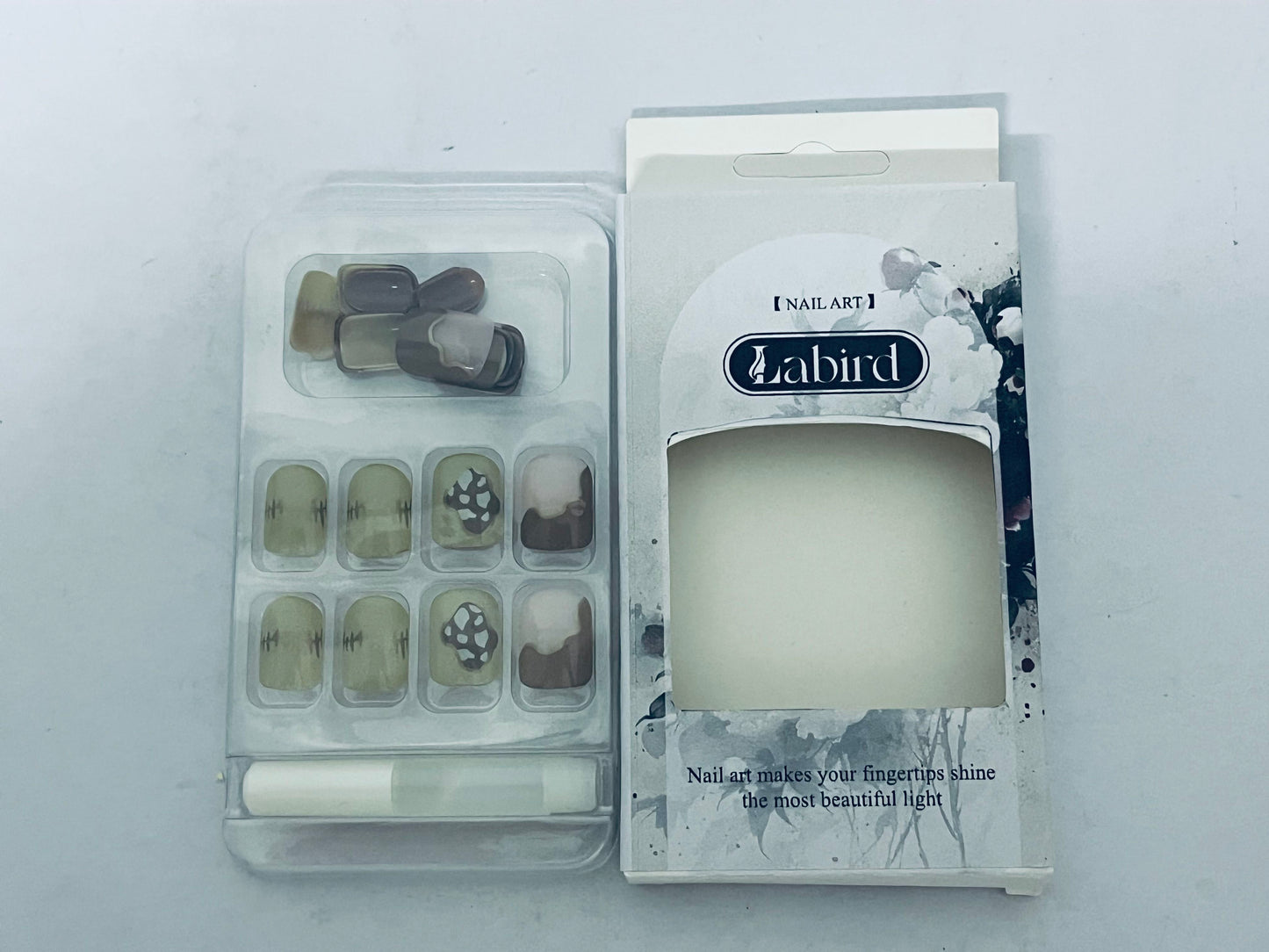 Labird Art Fake Nails, Retro Mushroom & Stitch Design Press on Nails, Niche High-end Finished Nail Art, Reusable & Multi-Occasion Suitable