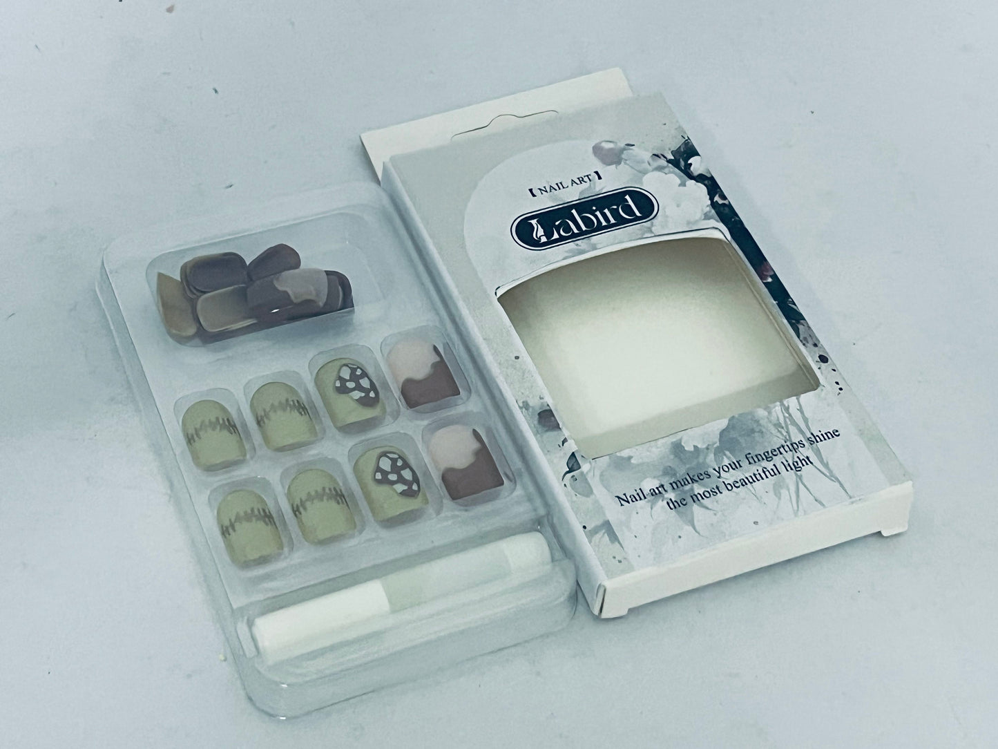 Labird Art Fake Nails, Retro Mushroom & Stitch Design Press on Nails, Niche High-end Finished Nail Art, Reusable & Multi-Occasion Suitable