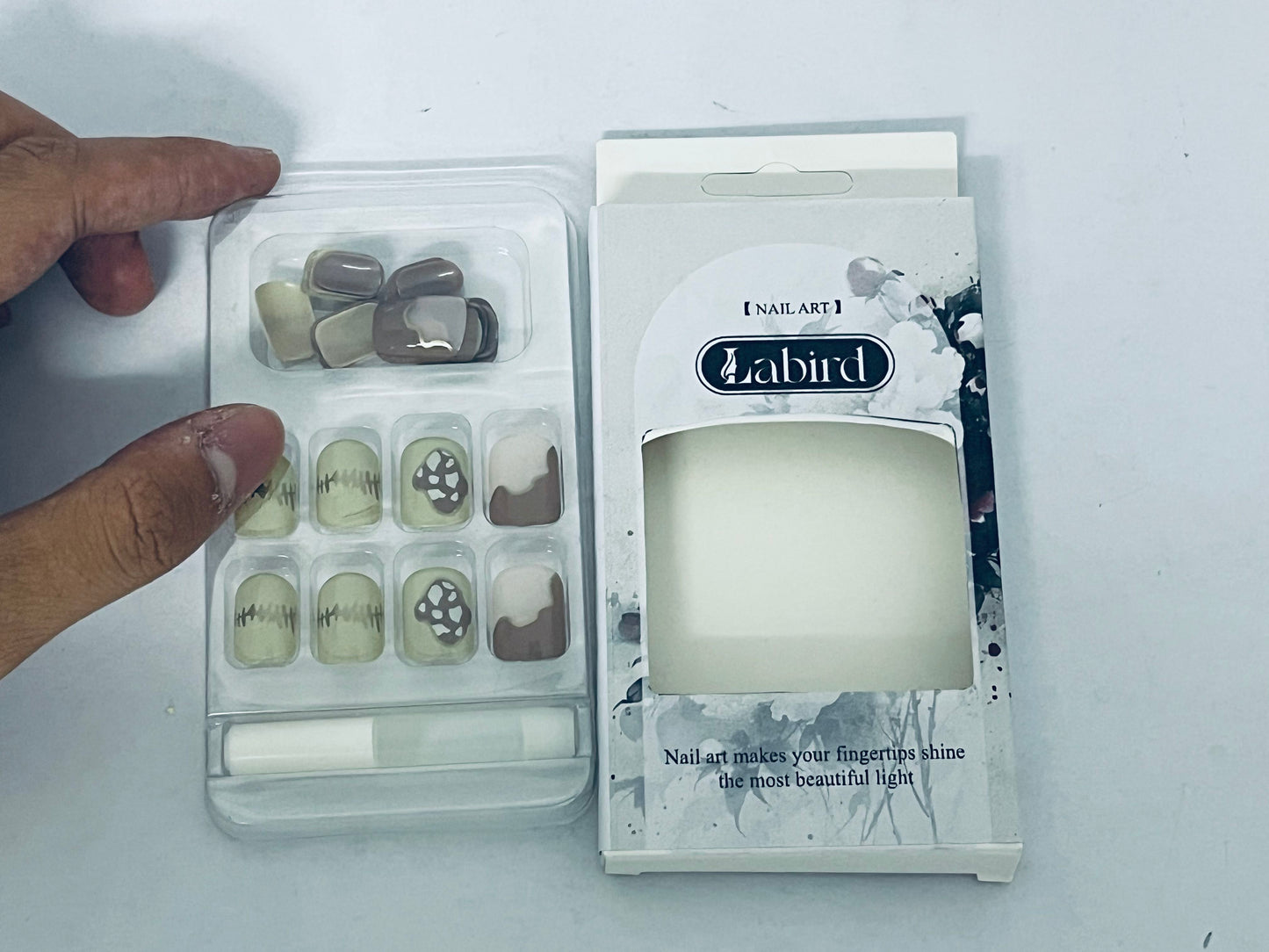 Labird Art Fake Nails, Retro Mushroom & Stitch Design Press on Nails, Niche High-end Finished Nail Art, Reusable & Multi-Occasion Suitable