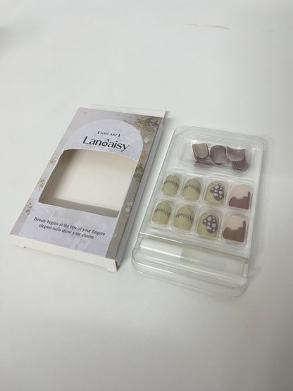Landaisy False nails Artistic Nail Tips Retro & Elegant Convenient & Exquisite A Quick Creator of Finger Charm