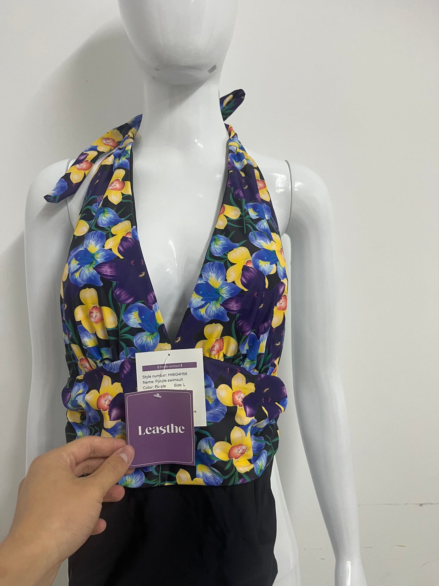 【Leasthe Floral Halter One-Piece Swimsuit】—— Vibrant & Flattering Swimwear for Confident Summer Days