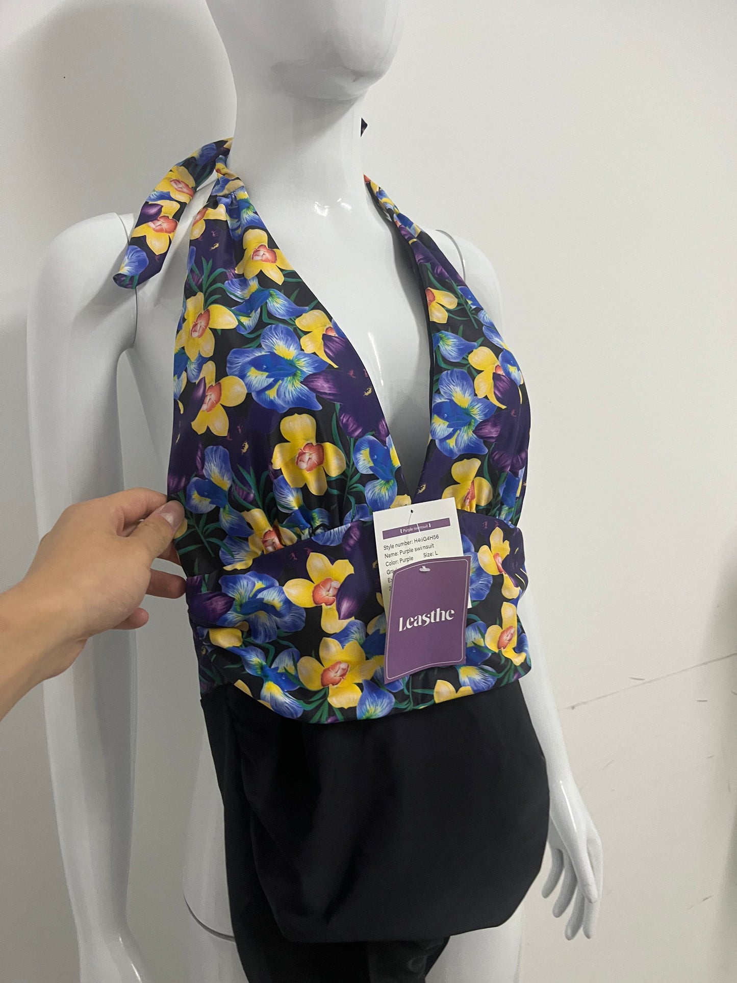 【Leasthe Floral Halter One-Piece Swimsuit】—— Vibrant & Flattering Swimwear for Confident Summer Days