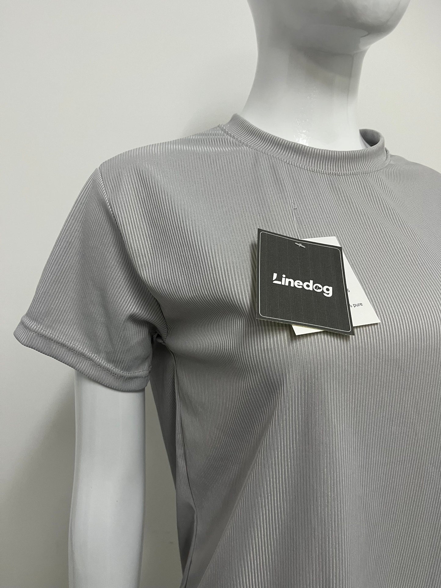 【Linedog Ribbed Crew Neck T-Shirt】—— Versatile Basic for Effortless Everyday Style
