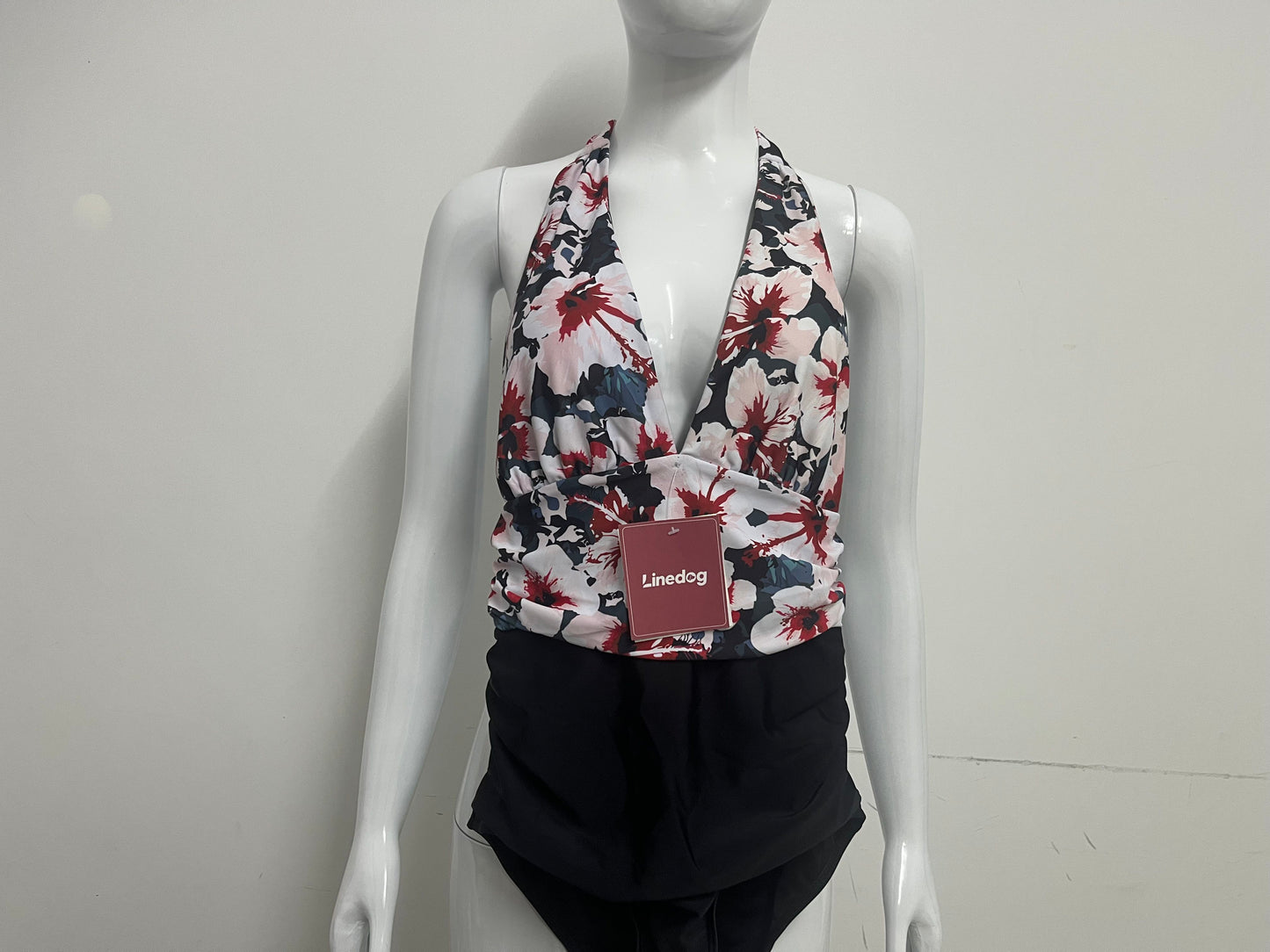 【Linedog Floral Halter One-Piece Swimsuit】—— Flattering & Stylish Swimwear for Beach Days & Poolside