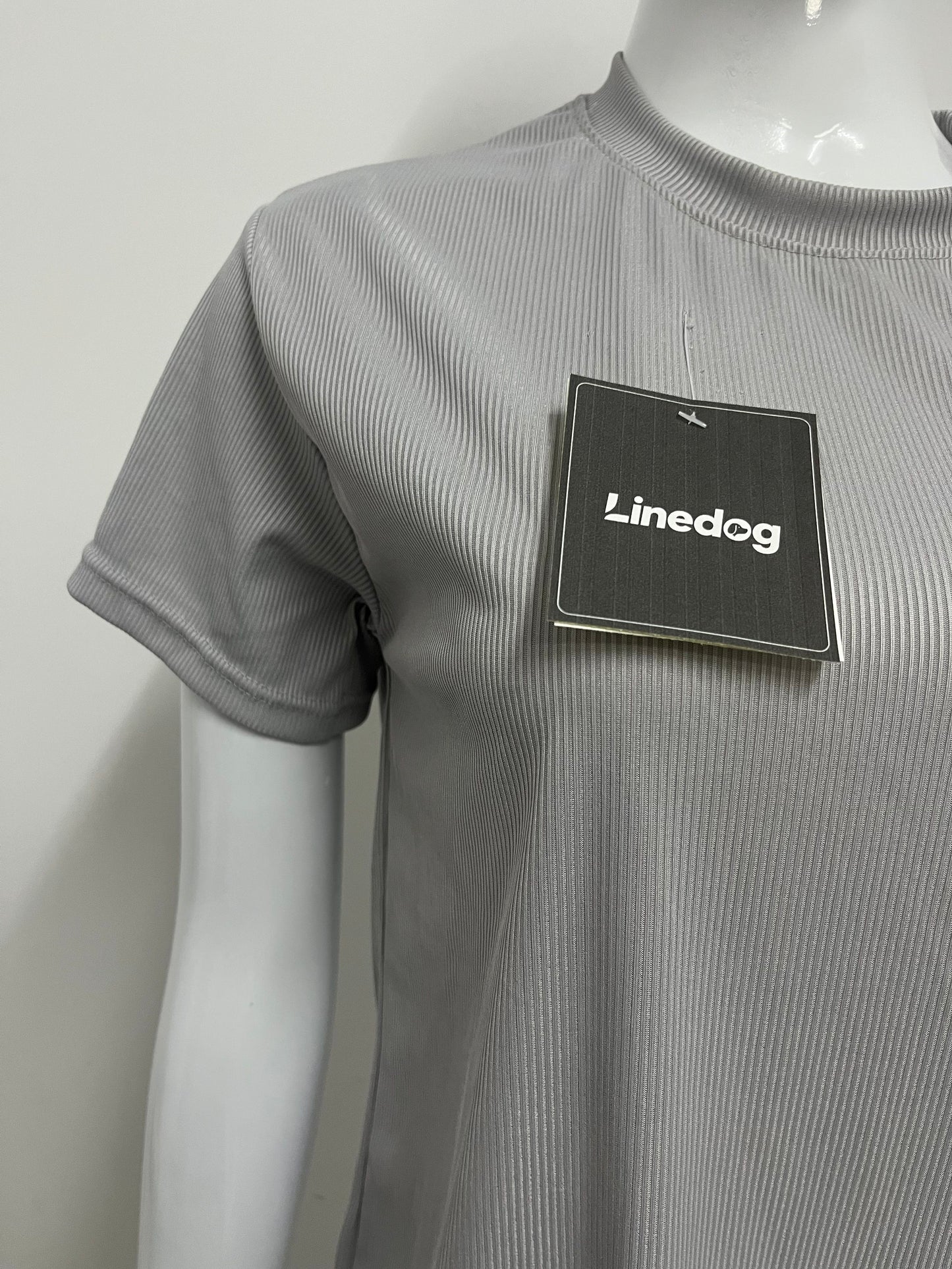 【Linedog Ribbed Crew Neck T-Shirt】—— Versatile Basic for Effortless Everyday Style