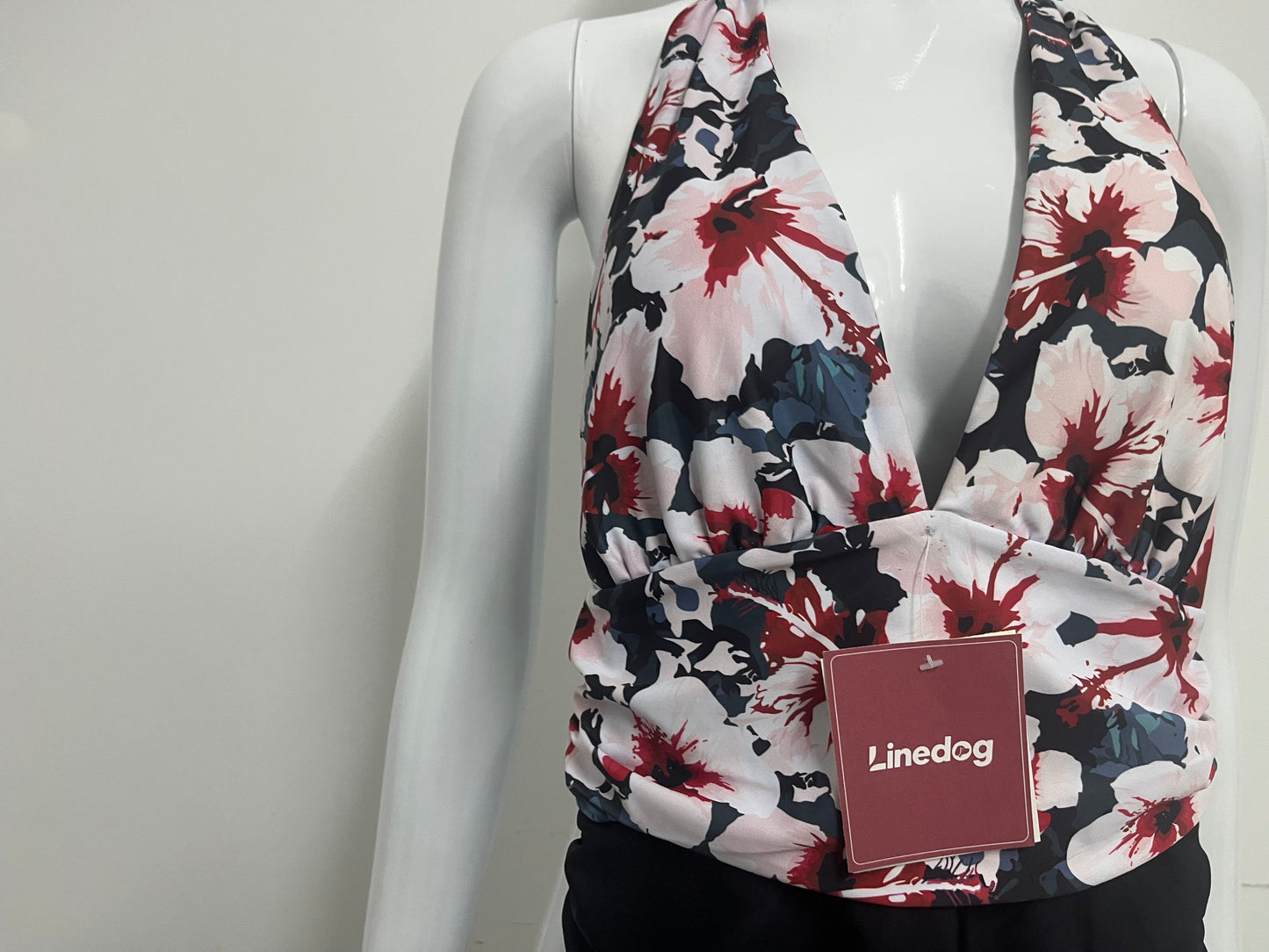 【Linedog Floral Halter One-Piece Swimsuit】—— Flattering & Stylish Swimwear for Beach Days & Poolside