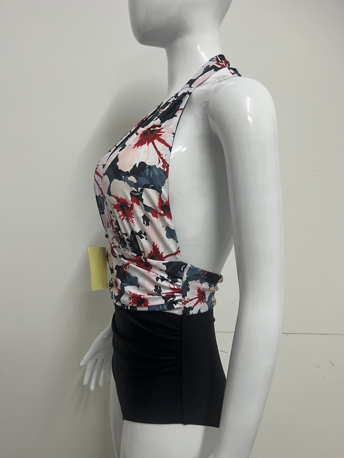 【Linedog Floral Halter One-Piece Swimsuit】—— Flattering & Stylish Swimwear for Beach Days & Poolside