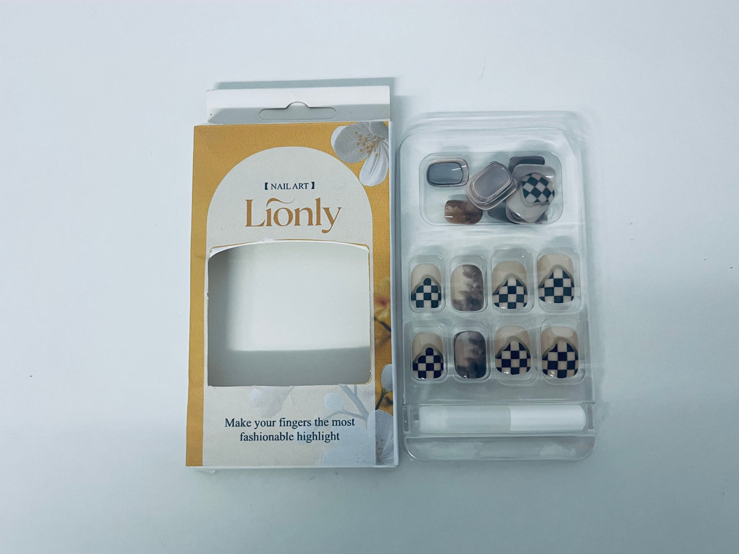 Lionly Checkerboard & Smudge Press on Nails Set, Fashionable & Convenient Fake Nails for Trendy Fingertip Look