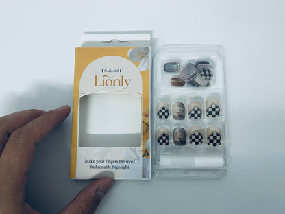 Lionly Checkerboard & Smudge Press on Nails Set, Fashionable & Convenient Fake Nails for Trendy Fingertip Look
