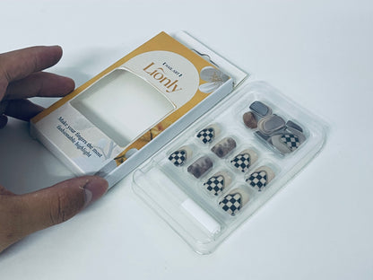 Lionly Checkerboard & Smudge Press on Nails Set, Fashionable & Convenient Fake Nails for Trendy Fingertip Look