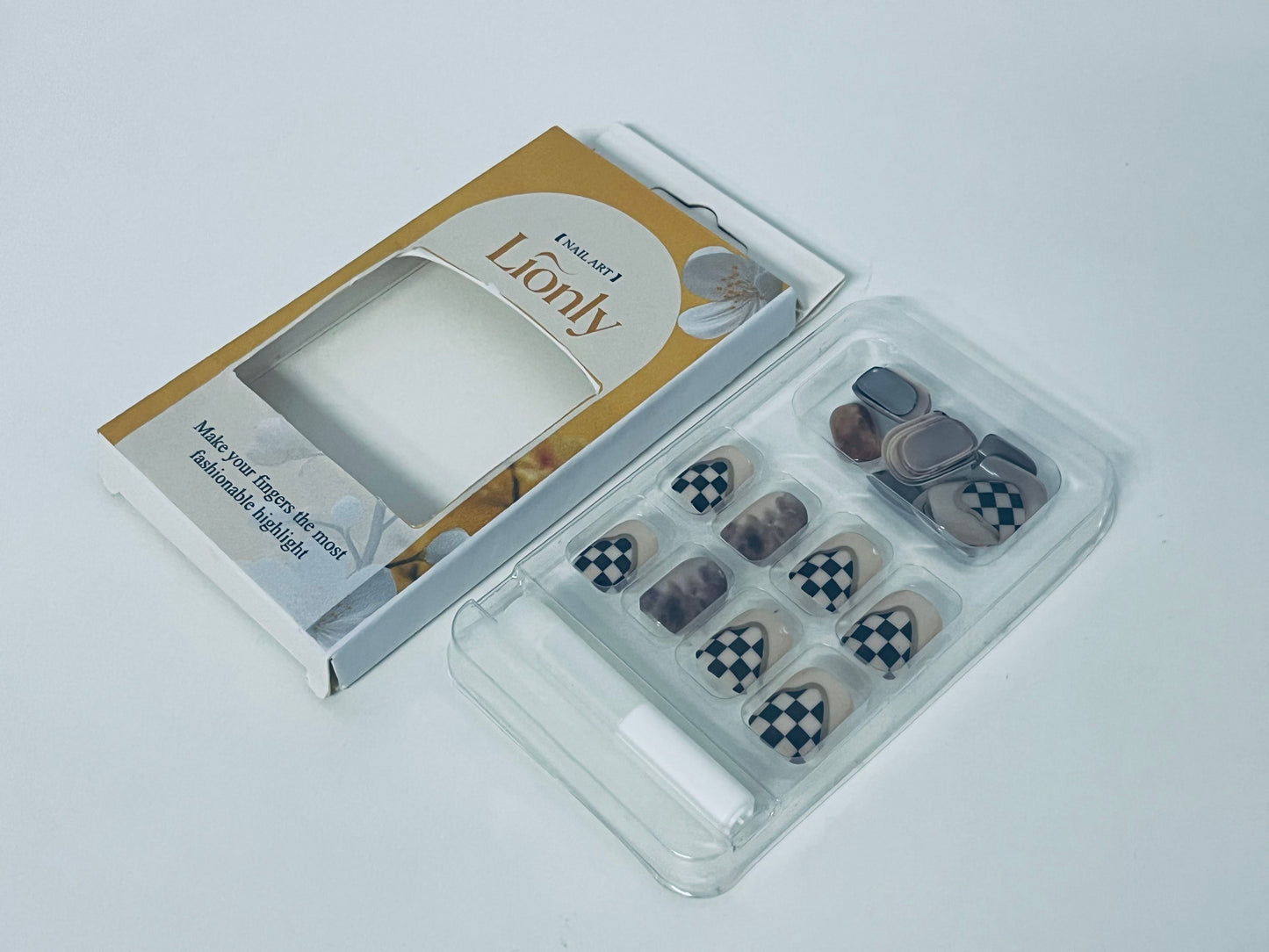 Lionly Checkerboard & Smudge Press on Nails Set, Fashionable & Convenient Fake Nails for Trendy Fingertip Look
