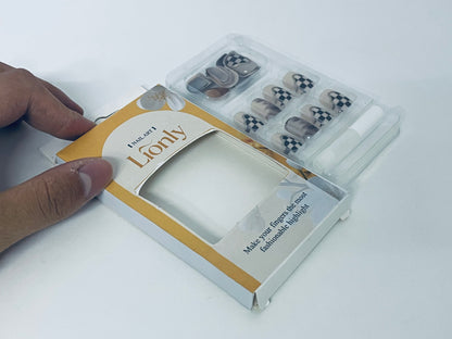 Lionly Checkerboard & Smudge Press on Nails Set, Fashionable & Convenient Fake Nails for Trendy Fingertip Look
