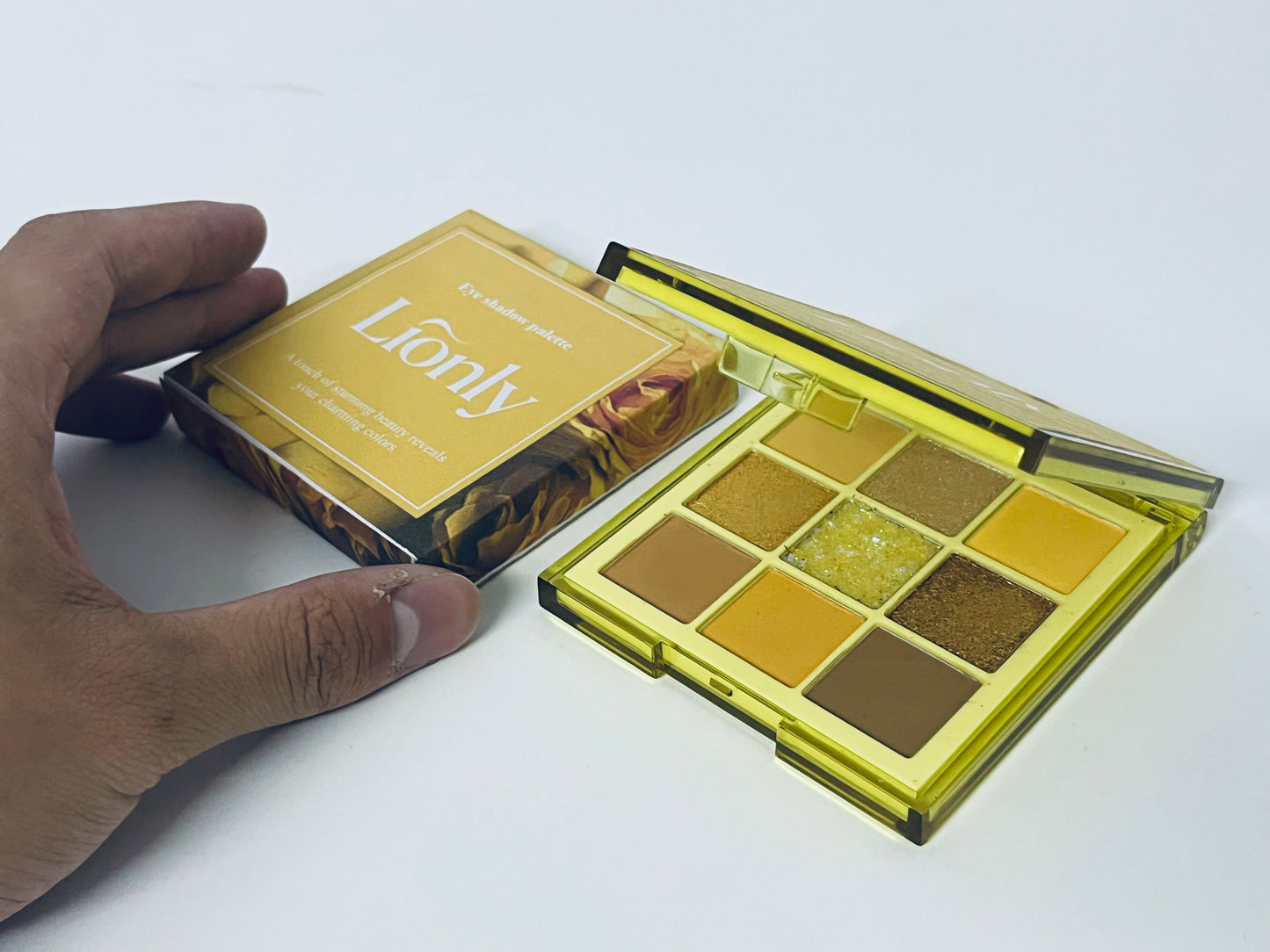 Lionly 9 Colors Golden Earth Eyeshadow Palette, Warm Brown Matte Shimmer Glitter Eyeshadow, Versatile for Daily, Office, Party Looks