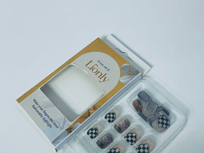 Lionly Checkerboard & Smudge Press on Nails Set, Fashionable & Convenient Fake Nails for Trendy Fingertip Look