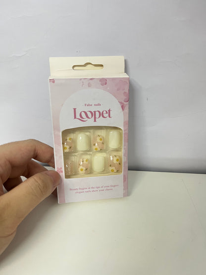 Loopet Cherry Blossom Daisy False Nails