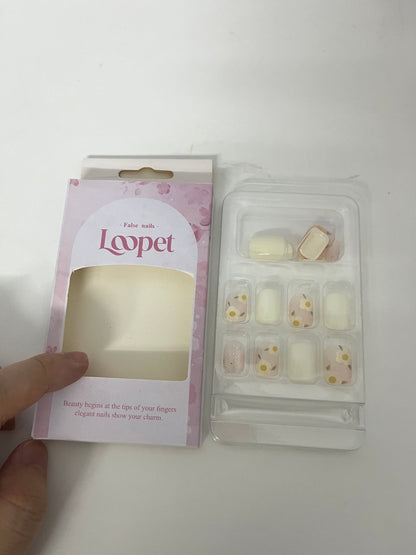 Loopet Cherry Blossom Daisy False Nails
